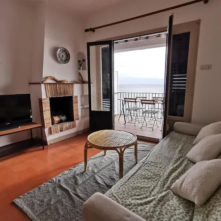 Apartment Oceanfront 30 Steps From The Beach
